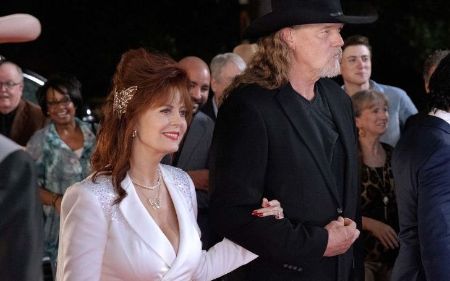 Trace Adkins married Victoria Pratt in 2019.